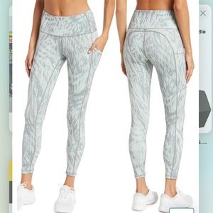 Z by Zella High Waist Side Pocket Daily Leggings in Green Placid Eon Print